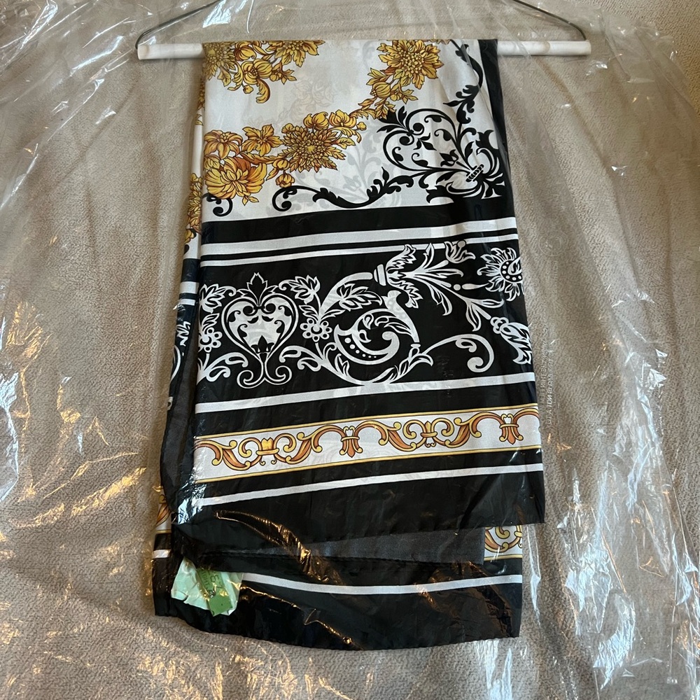 Like new Versace scarf